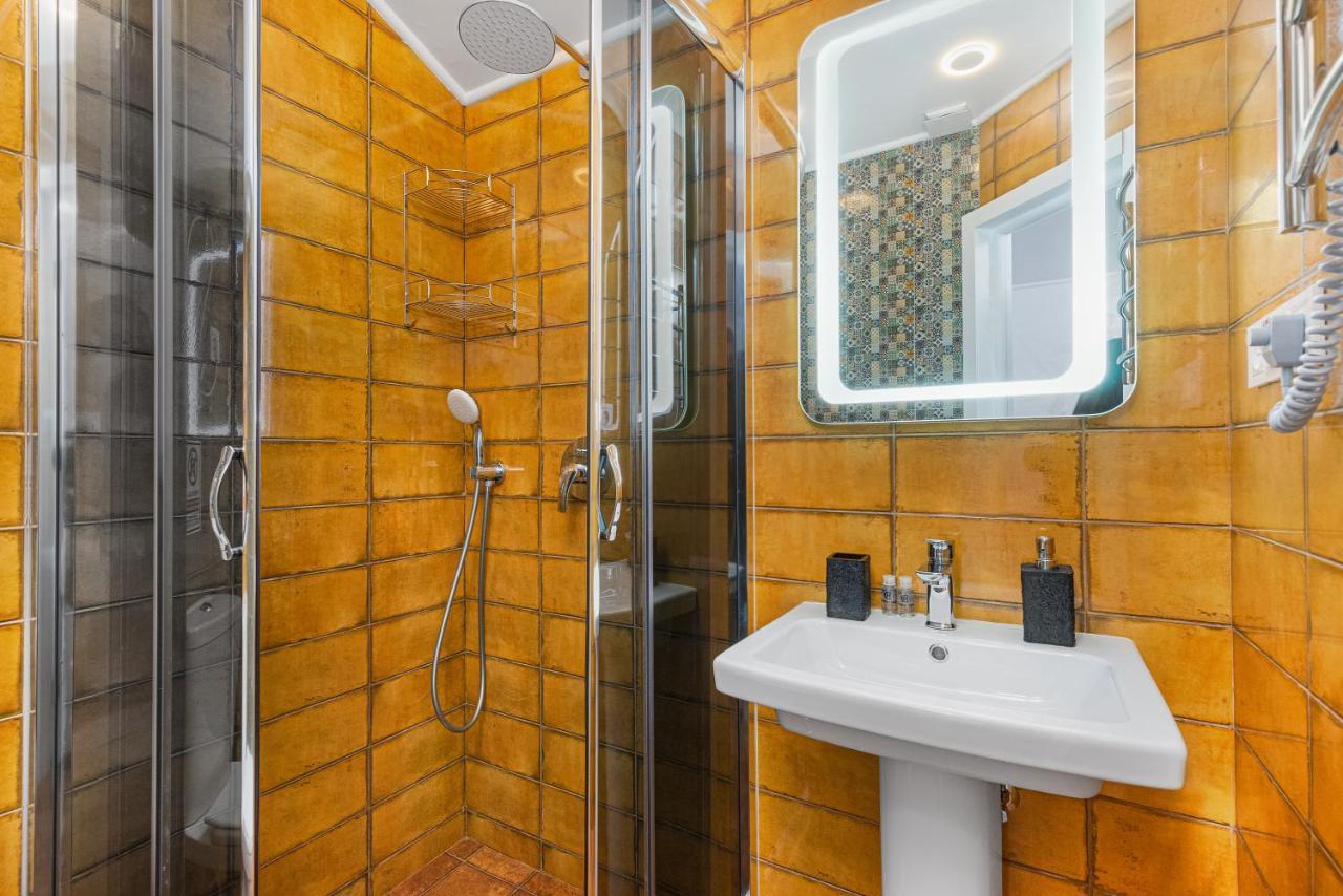 Apart Hotel Lyon D'Opera Odessa Ngoại thất bức ảnh